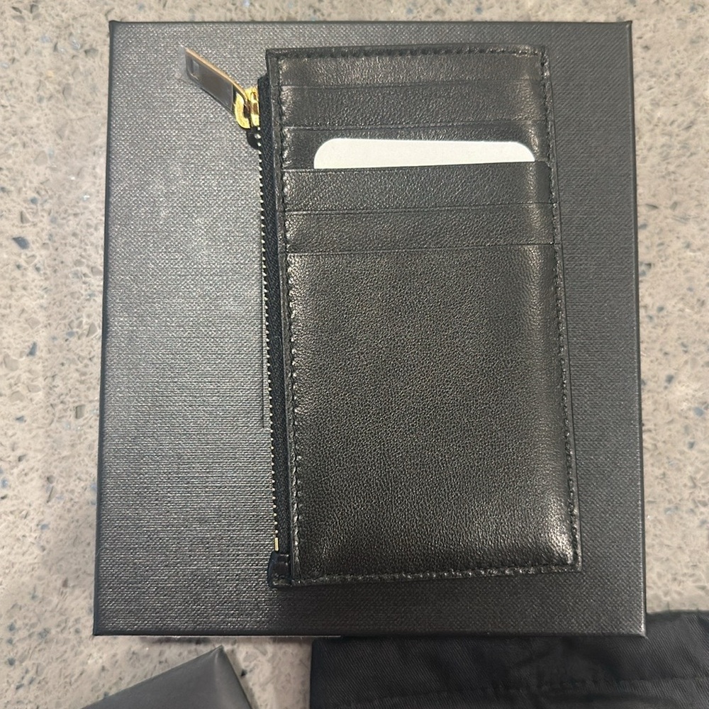 SAINT LAURENT CASSANDRE MATELASSÉ CARRÉ ZIPPED FRAGMENTS CARD CASE IN LAMBSKIN - Picture 5 of 9